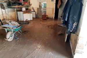 Inondation de cave avec boue